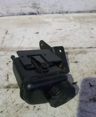 Infiniti Q45 III Brake fluid reservoir 