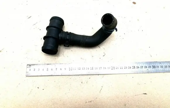 Audi Q3 8U Engine coolant pipe/hose 32322012