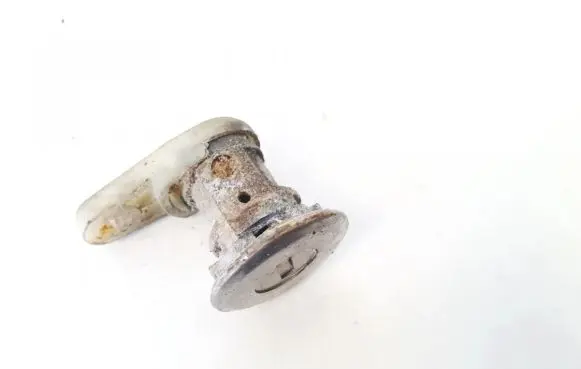 Dacia Logan I Front door lock (next to the handle) 