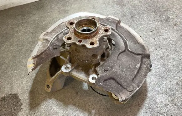 BMW X5 G05 Rear wheel hub 6876653
