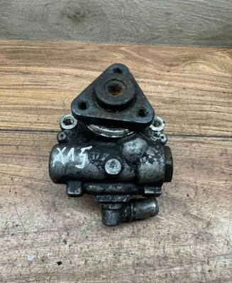 Volkswagen Touran II Power steering pump 8D0145156T