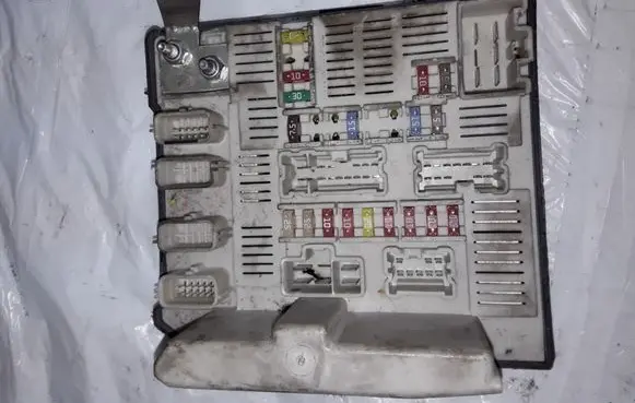 Renault Megane II Fuse module 8200481866J