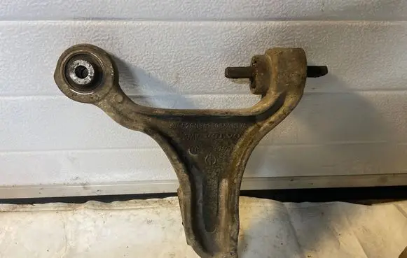 Volvo XC70 Front control arm 08646376 B989