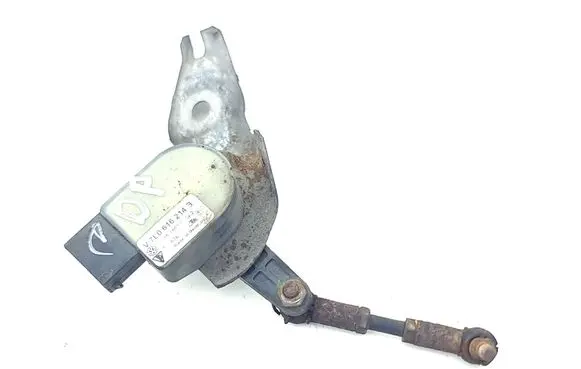 Headlight/headlamp level sensor
