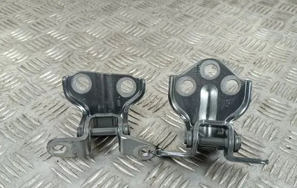 Rear door hinge set