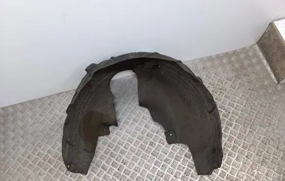 Rear arch fender liner splash guards