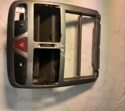 Peugeot 307 Radio/GPS head unit trim M29500