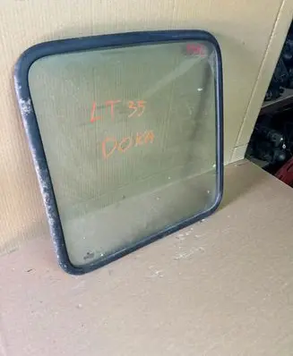 Volkswagen II LT Front triangle window/glass 