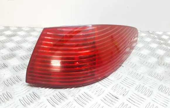 Peugeot 607 Rear/tail lights 2543