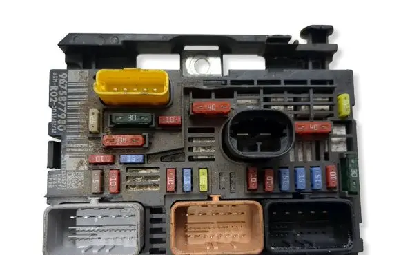 Peugeot 5008 Fuse box set 9675877980