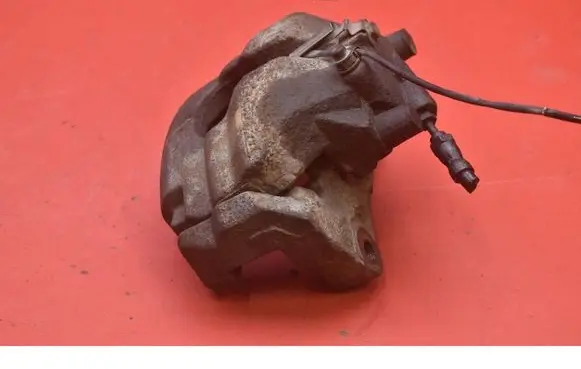 Volkswagen Touareg I Front brake caliper 