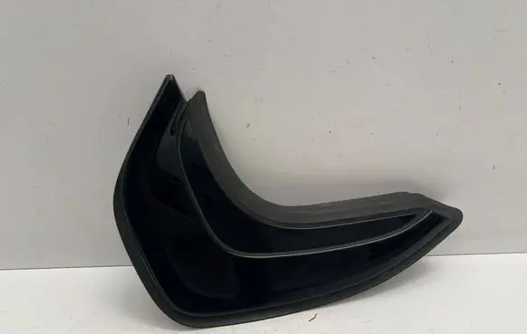 BMW 1 F40 (C) pillar trim 7474001