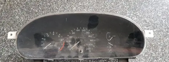 Mazda 323 F Speedometer (instrument cluster)