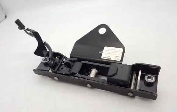 Audi TT TTS Mk2 Loading door lock loop/hook striker 8J7871443A