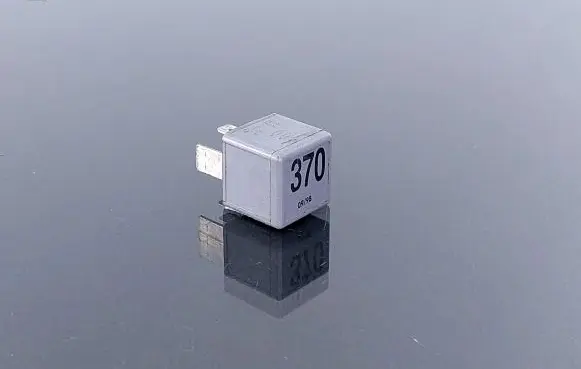 Audi A4 S4 B6 8E 8H Other relay V23154J52X300 8D0951253 370