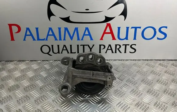 Mazda 6 Engine mount bracket K1442