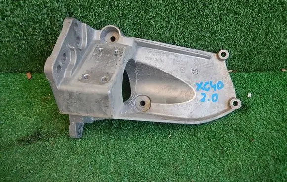 Volvo S60 Gearbox mounting bracket 31370633