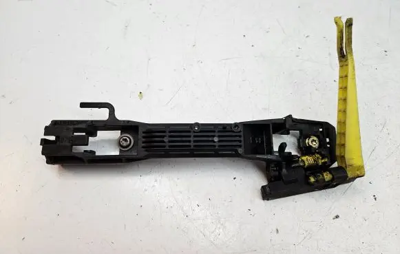 Rear door exterior handle/bracket