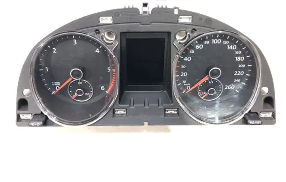 Volkswagen PASSAT B7 Speedometer (instrument cluster) 3AA920880H