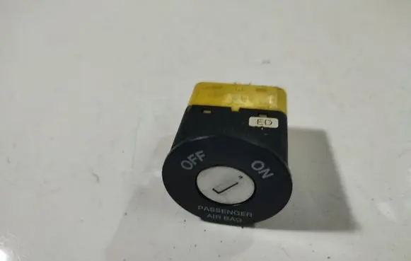 KIA Ceed Passenger airbag on/off switch 