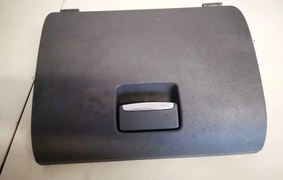 Glove box