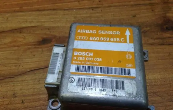 Audi A4 S4 B5 8D Airbag control unit/module 8a0959655c 0285001038