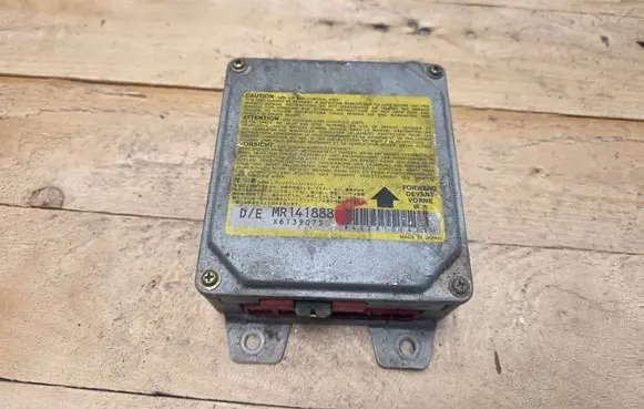 Mitsubishi Lancer Airbag control unit/module MR141888