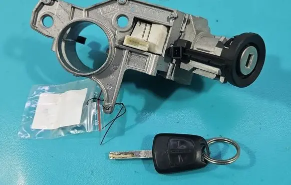 Opel Zafira B Ignition lock IMPRK1597129