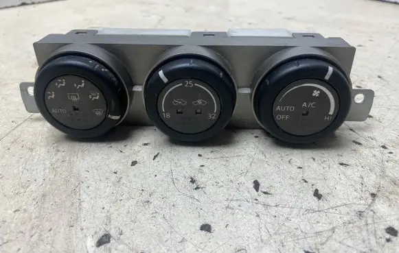 Nissan X-Trail T31 Climate control unit 27500EQ410 C5221 A0200018A04002