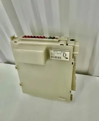 Lexus GS 300 350 430 450H Fuse module 8267030230 6E150399 9460