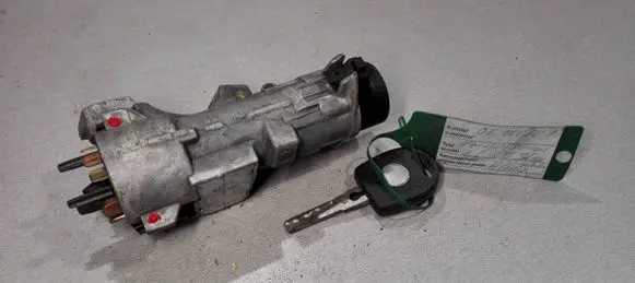Volkswagen PASSAT B5 Ignition lock 4B0905851C