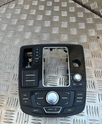 Head unit multimedia control