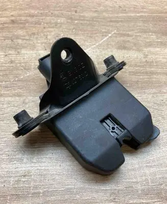 Skoda Octavia Mk2 (1Z) Tailgate window lock/catch/latch 1Z5827501D BN3CZ