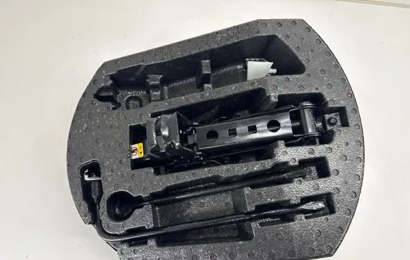 Jeep Grand Cherokee Tool box 68284639AA 04766498AA 68284640AB