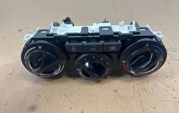 Peugeot 208 I Climate control unit 96722483ZD T1013332G E1063173