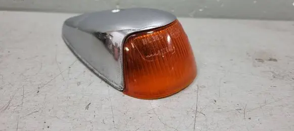 Volkswagen Beetle 1300 Front fender indicator light 
