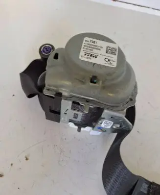 Opel Ampera- E Rear seatbelt 811831593 42597981 4620300000000R