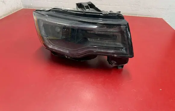 Jeep Grand Cherokee Headlight/headlamp 68426872AC