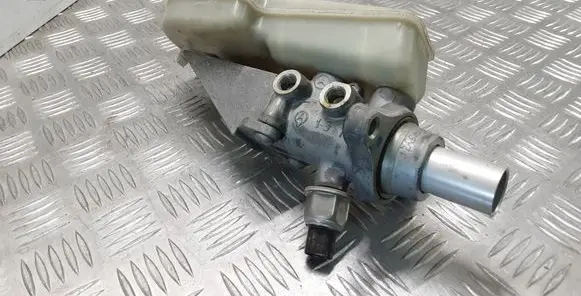 Mercedes-Benz R W251 Master brake cylinder A2514300202