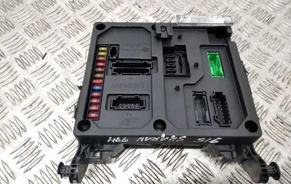 Volkswagen Sharan Fuse module 7M0971882A