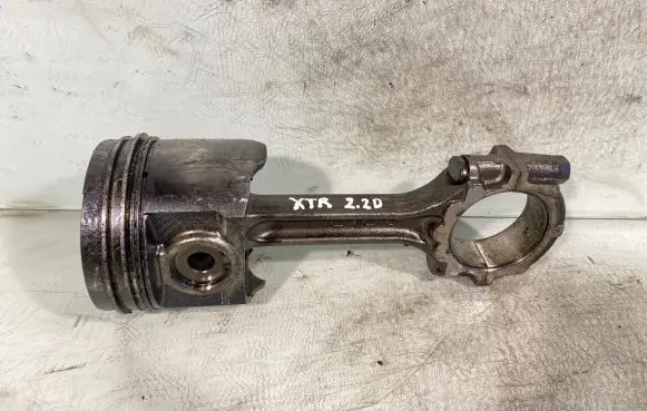 Nissan X-Trail T30 Piston with connecting rod