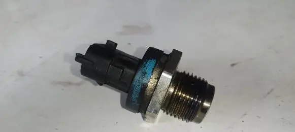 Nissan Primastar Fuel pressure sensor 8200610764 0281002801