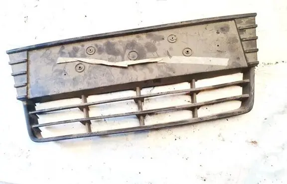 Ford Focus Front bumper lower grill bm5117k945a