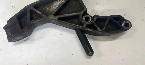 Opel Astra H Engine mounting bracket 13125634