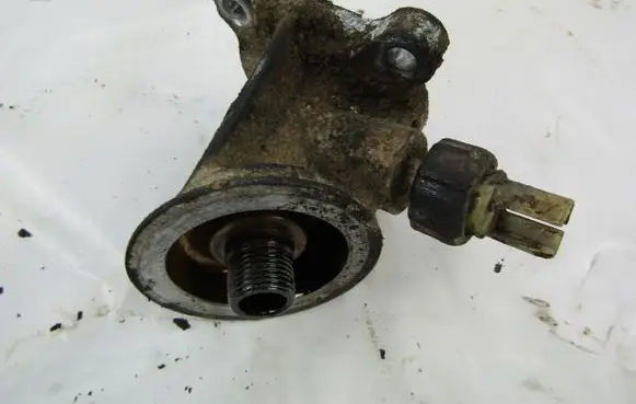 Ford Maverick Oil filter mounting bracket 