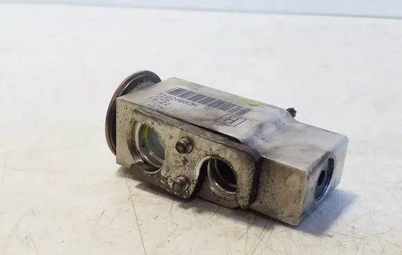 Dodge Nitro Air conditioning (A/C) expansion valve T1000882H