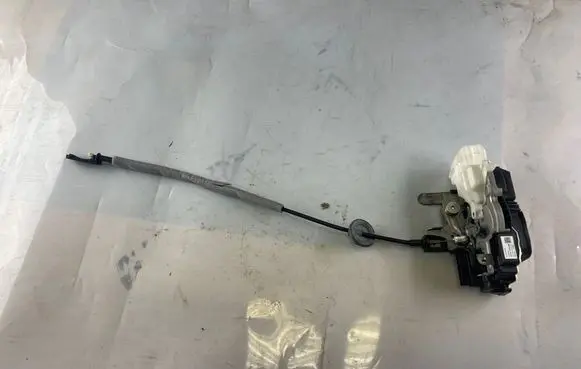 Volvo V40 Front door lock 31391825 933380106