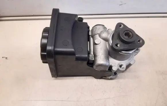 BMW X3 E83 Power steering pump