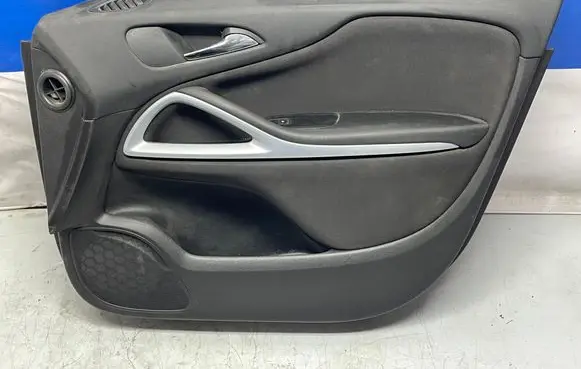 Opel Zafira C Front door card panel trim 39104872