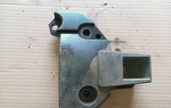 Renault Kangoo I Engine mounting bracket 8200068255